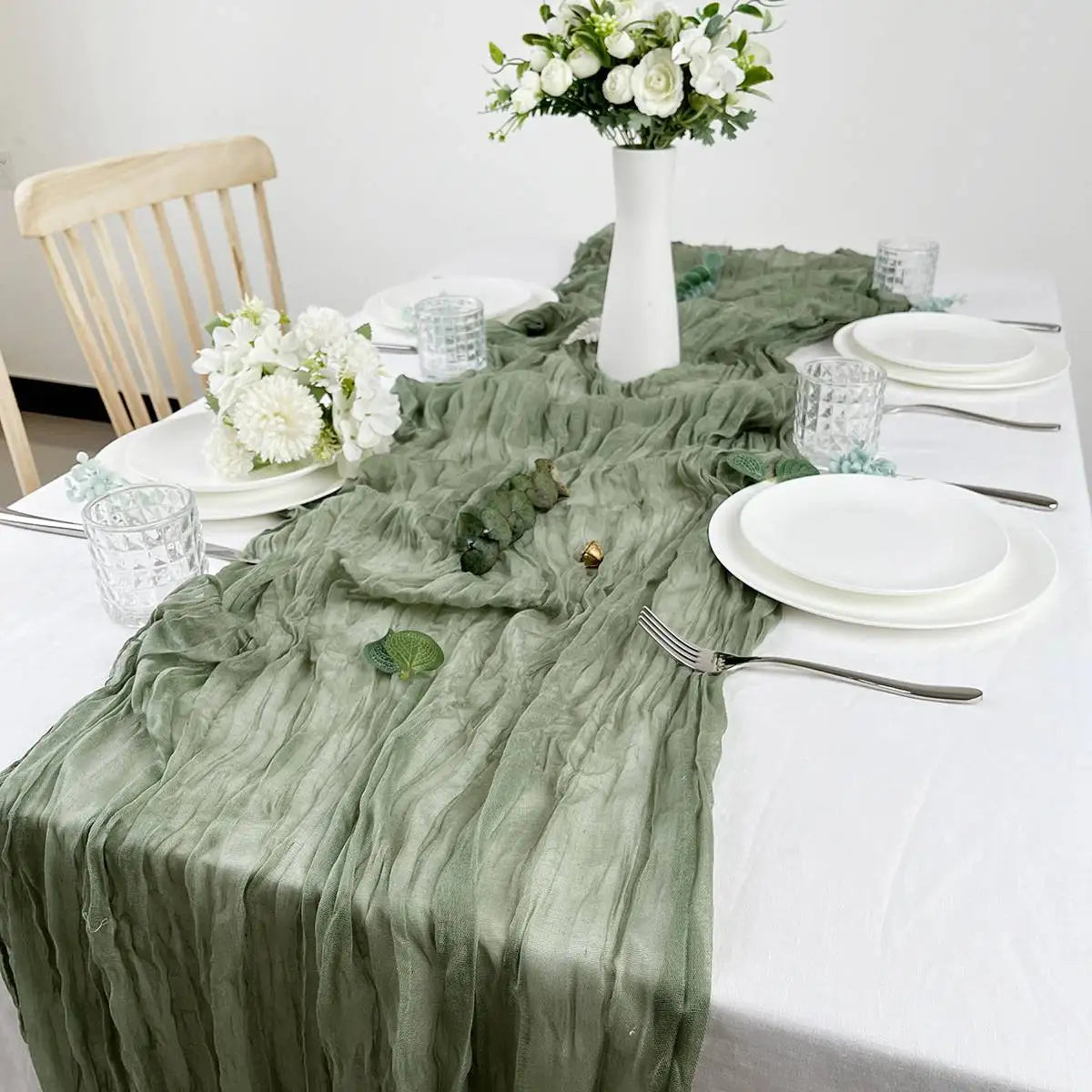 Chemin de Table en Gaze Semi-Transparente beige vert sur table